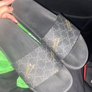 Gucci slides $150 tiger print (Brand new conditions) bottom slighty used.